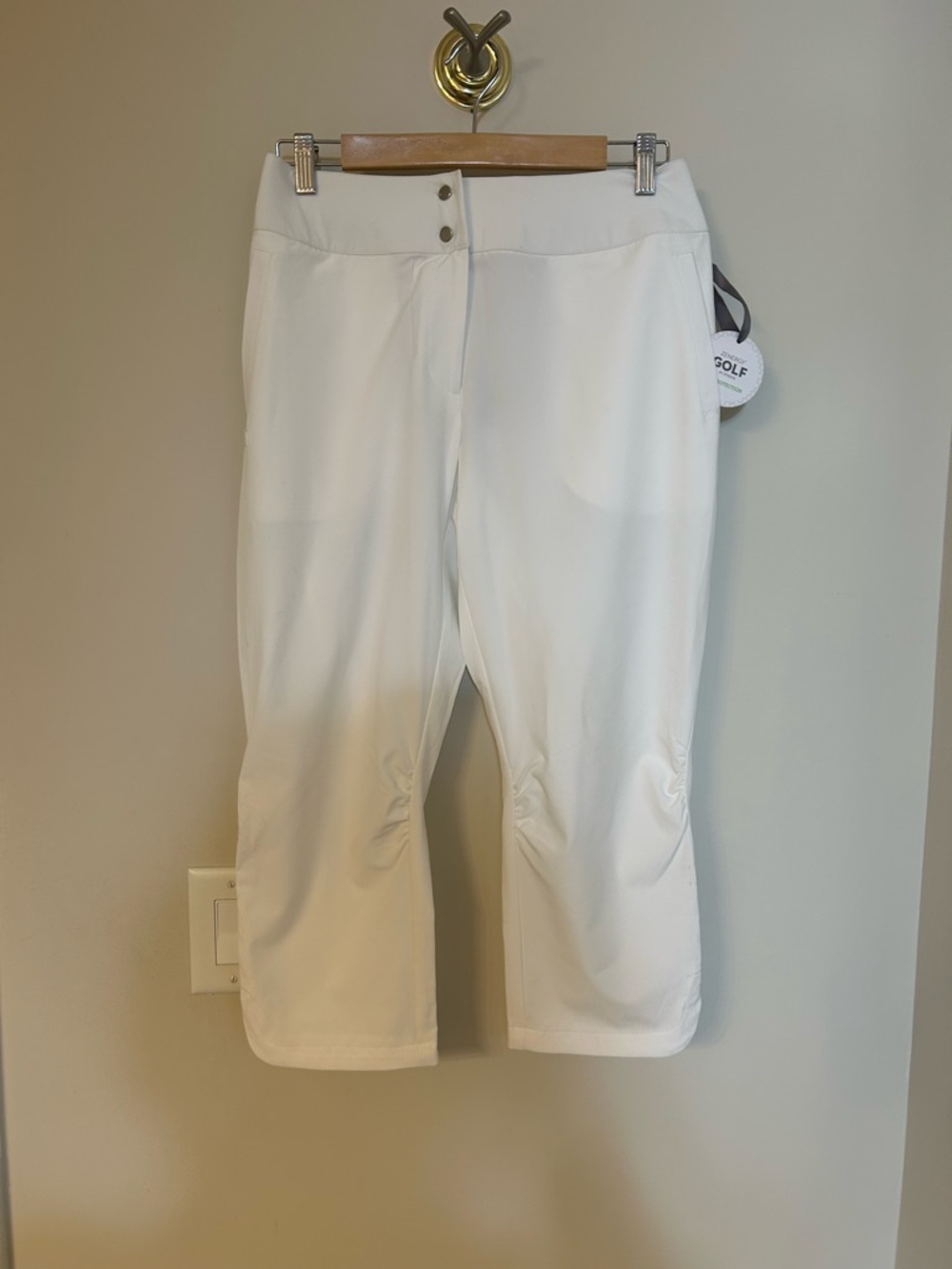 Chicos White Performance Golf Capri Pants